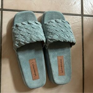 Vicenza light blue slides.
